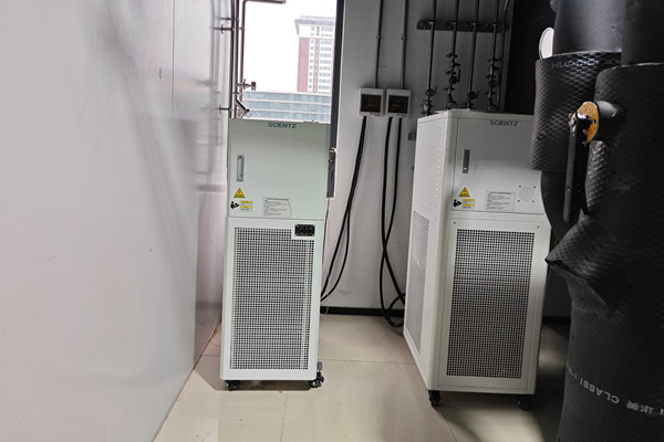 yl6809永利外置显示型高低温控温系统设备实拍图1